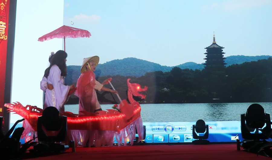 星空电竞光电2019年联欢晚会\小品-新白娘子.jpg
